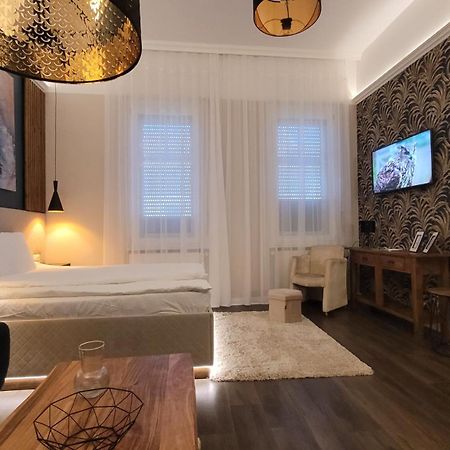 Glamour Apartman Дьюла Екстер'єр фото