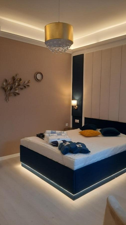 Glamour Apartman Дьюла Екстер'єр фото