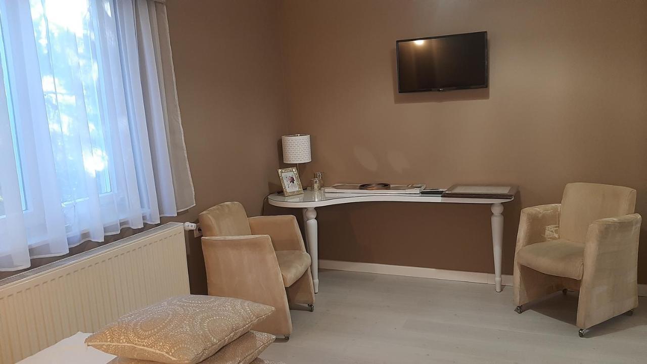 Glamour Apartman Дьюла Екстер'єр фото