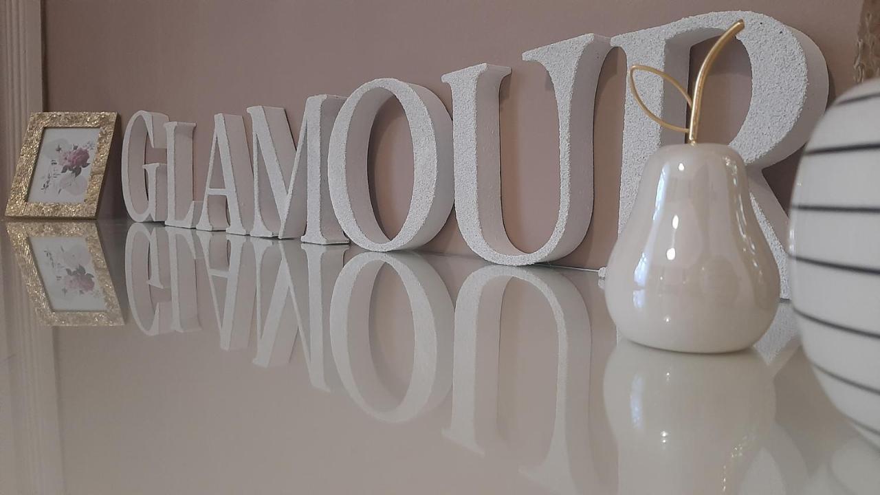 Glamour Apartman Дьюла Екстер'єр фото