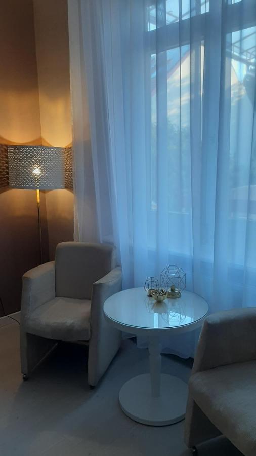 Glamour Apartman Дьюла Екстер'єр фото