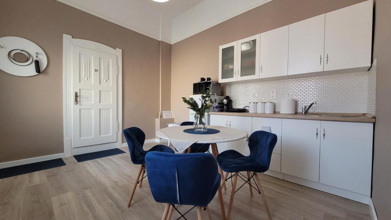 Glamour Apartman Дьюла Екстер'єр фото