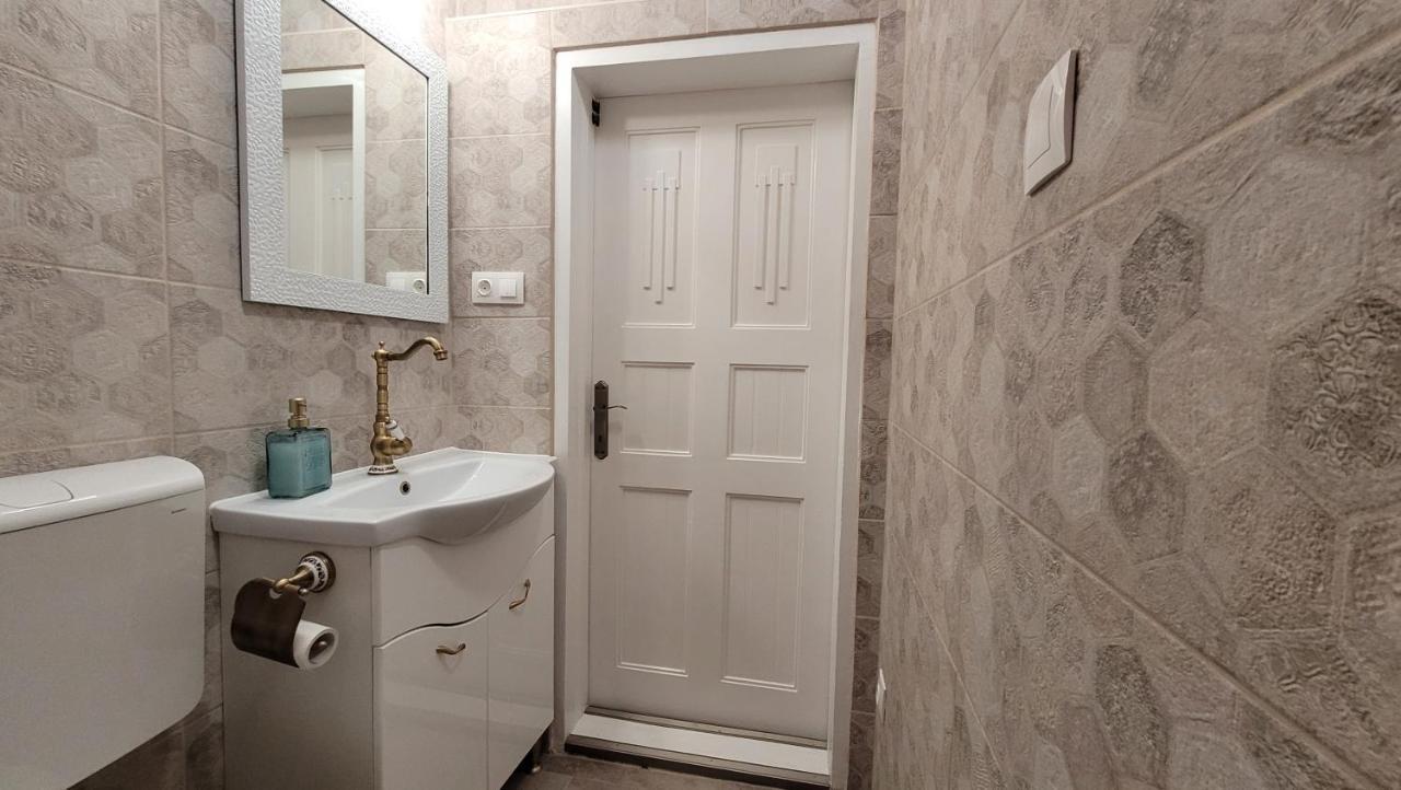 Glamour Apartman Дьюла Екстер'єр фото