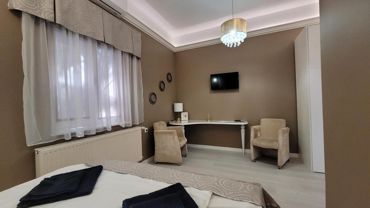 Glamour Apartman Дьюла Екстер'єр фото