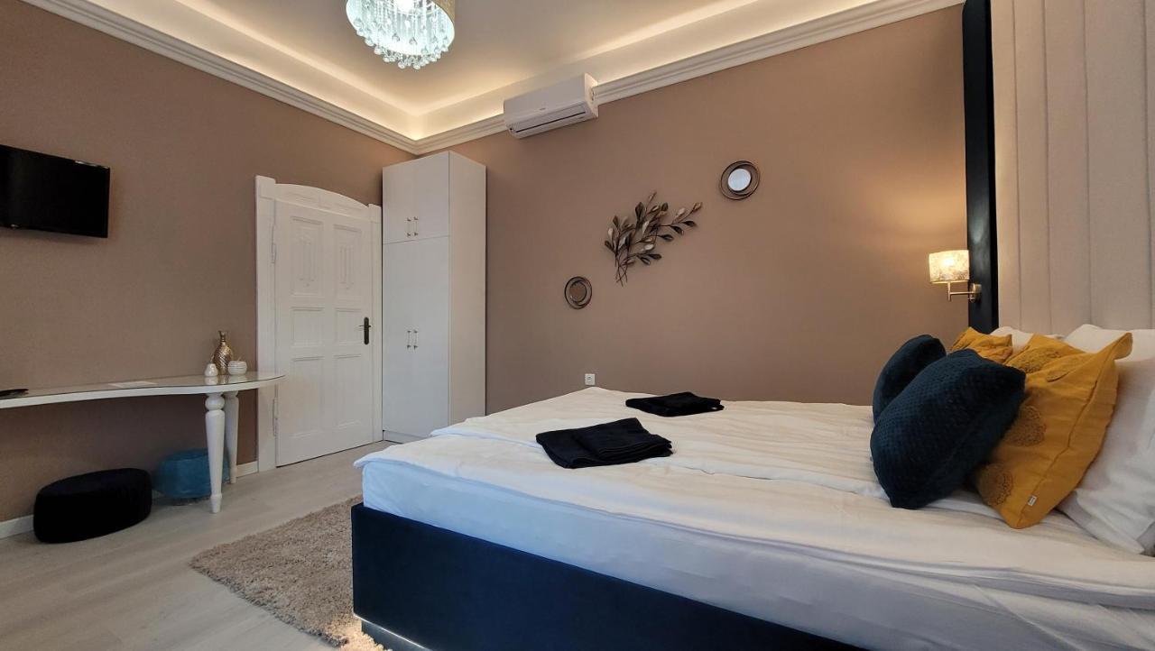 Glamour Apartman Дьюла Екстер'єр фото