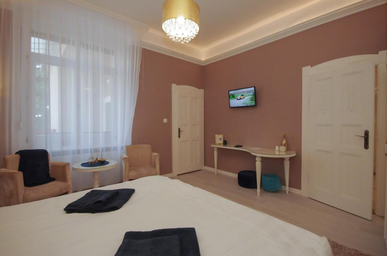 Glamour Apartman Дьюла Екстер'єр фото