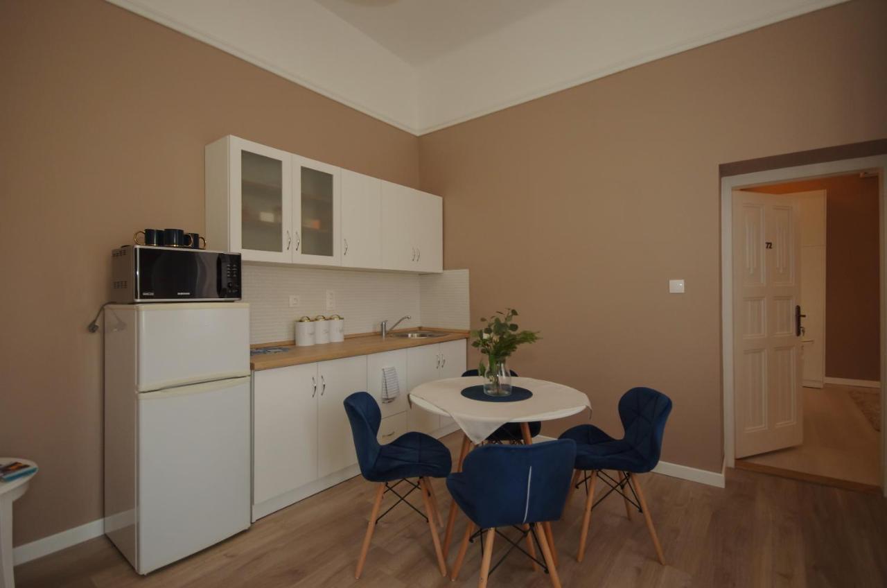 Glamour Apartman Дьюла Екстер'єр фото