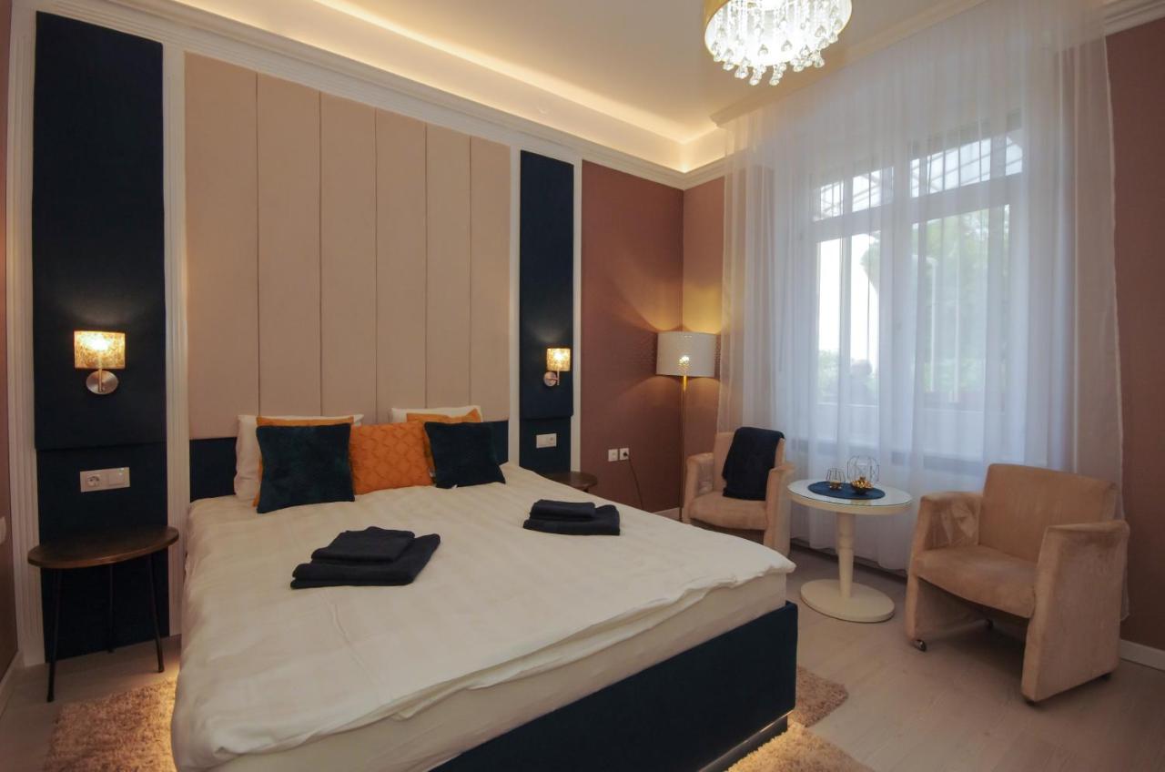 Glamour Apartman Дьюла Екстер'єр фото