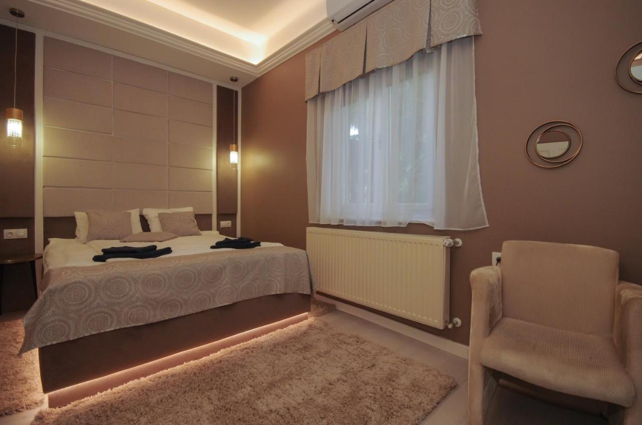 Glamour Apartman Дьюла Екстер'єр фото