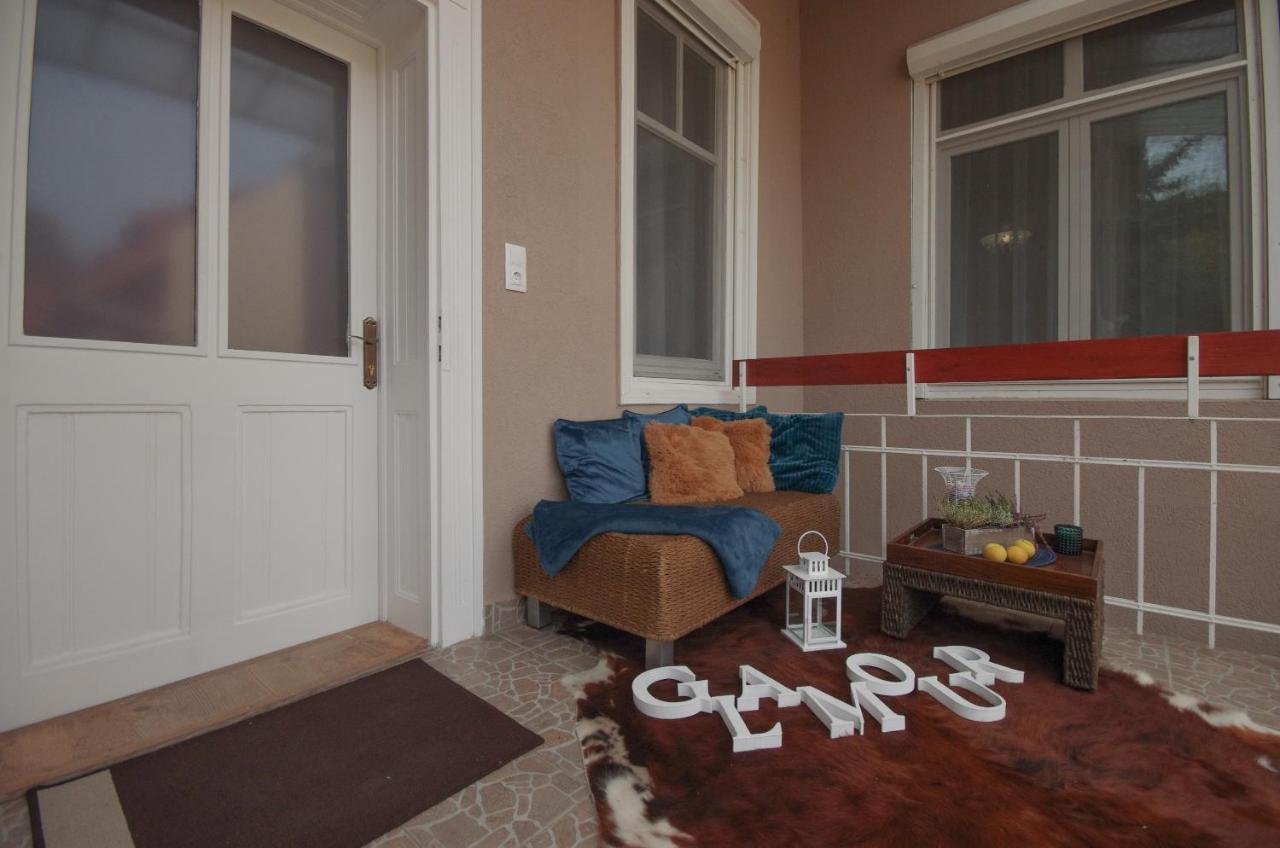 Glamour Apartman Дьюла Екстер'єр фото