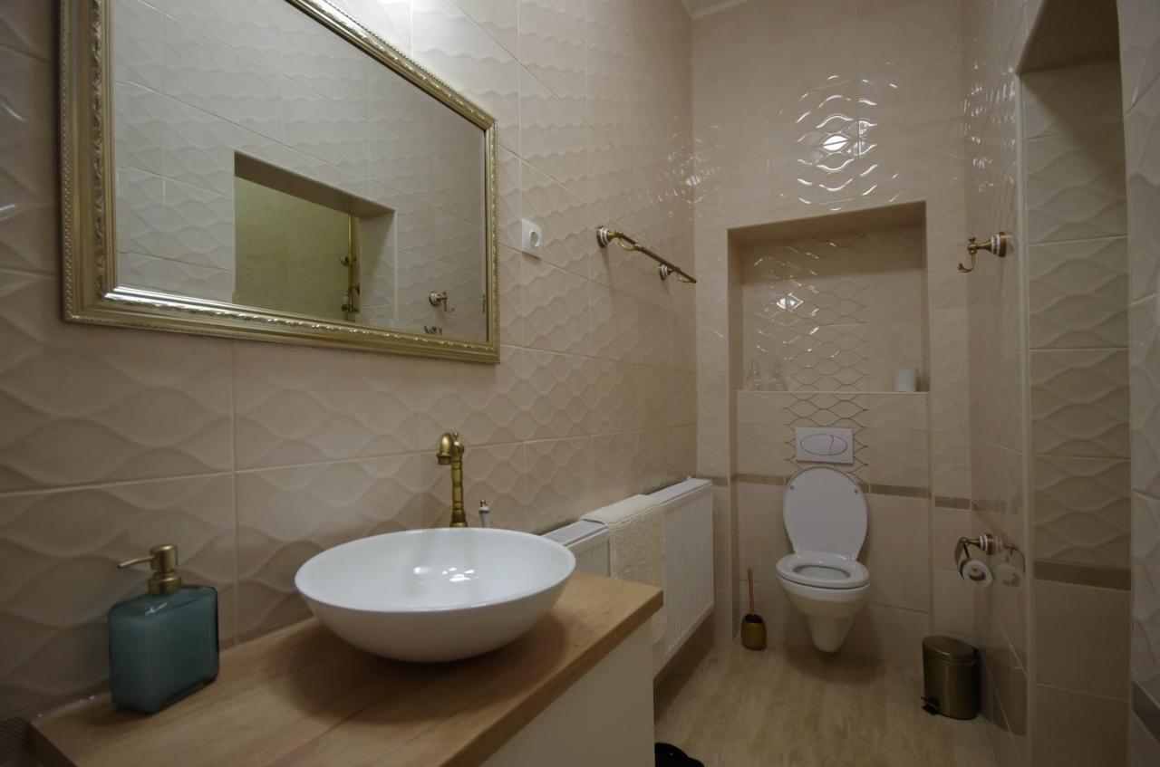 Glamour Apartman Дьюла Екстер'єр фото