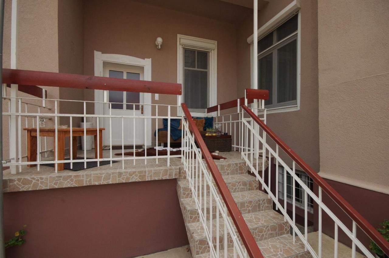 Glamour Apartman Дьюла Екстер'єр фото