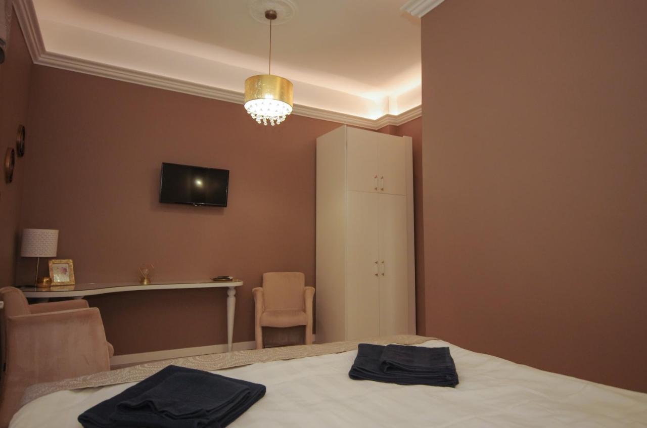 Glamour Apartman Дьюла Екстер'єр фото