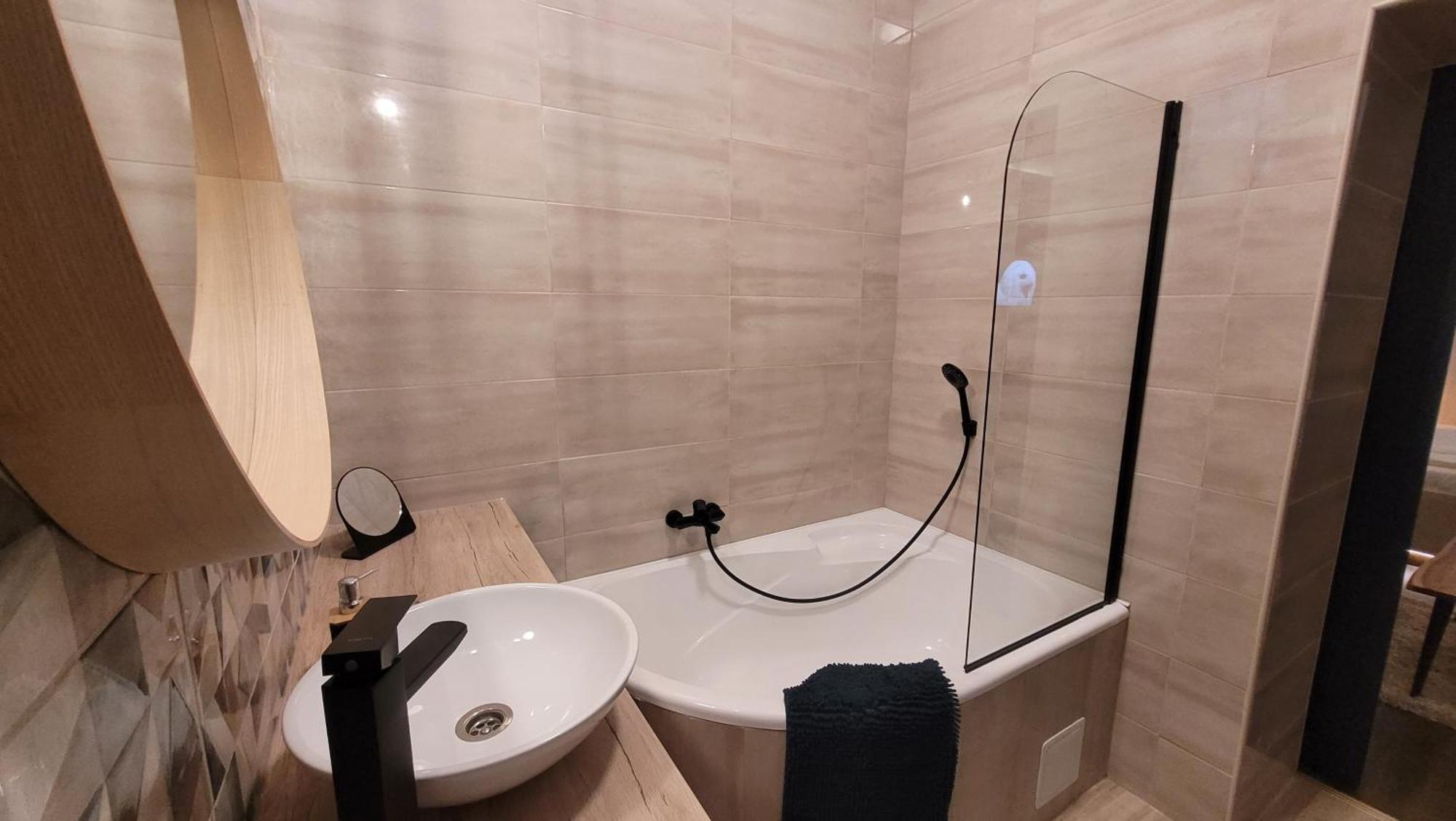 Glamour Apartman Дьюла Екстер'єр фото