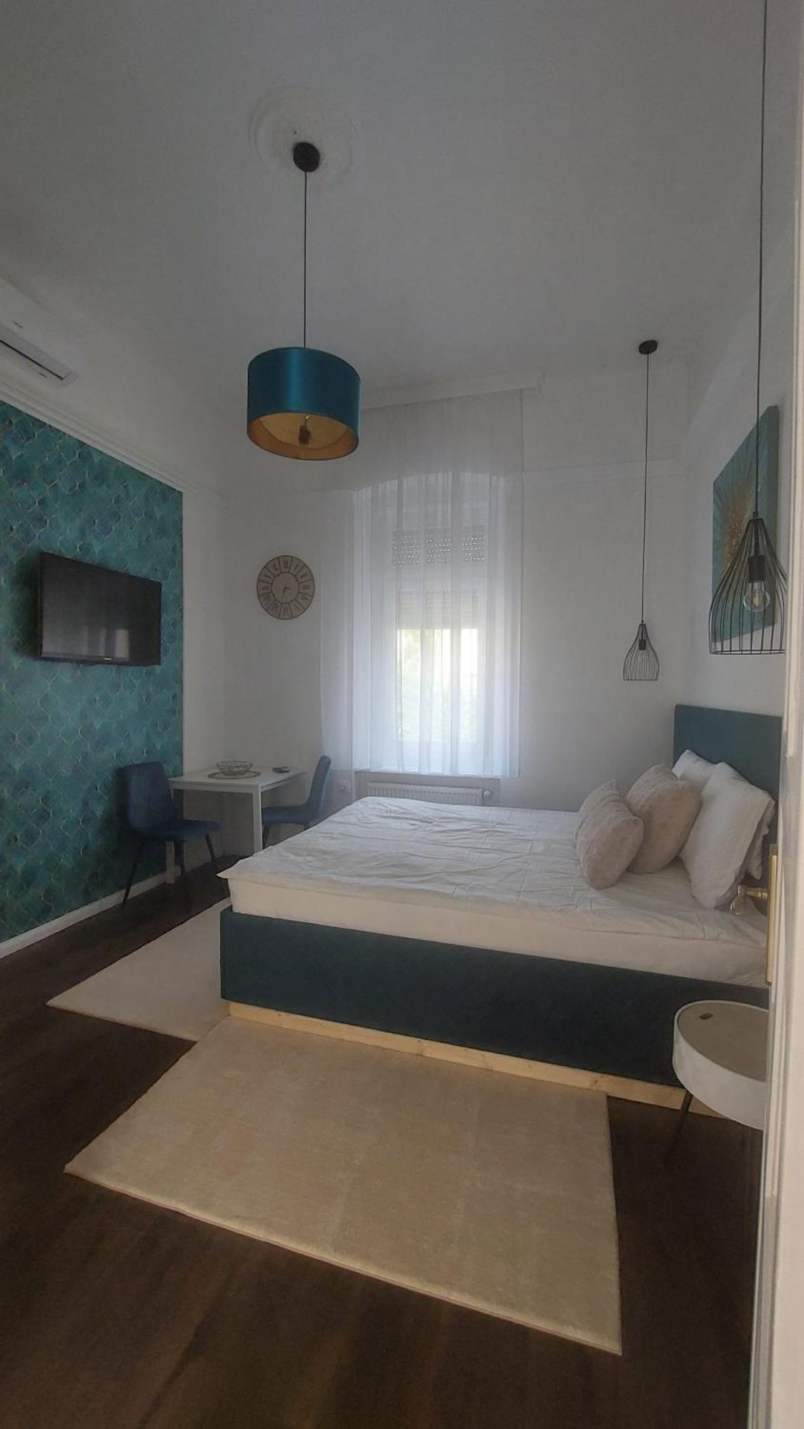 Glamour Apartman Дьюла Екстер'єр фото