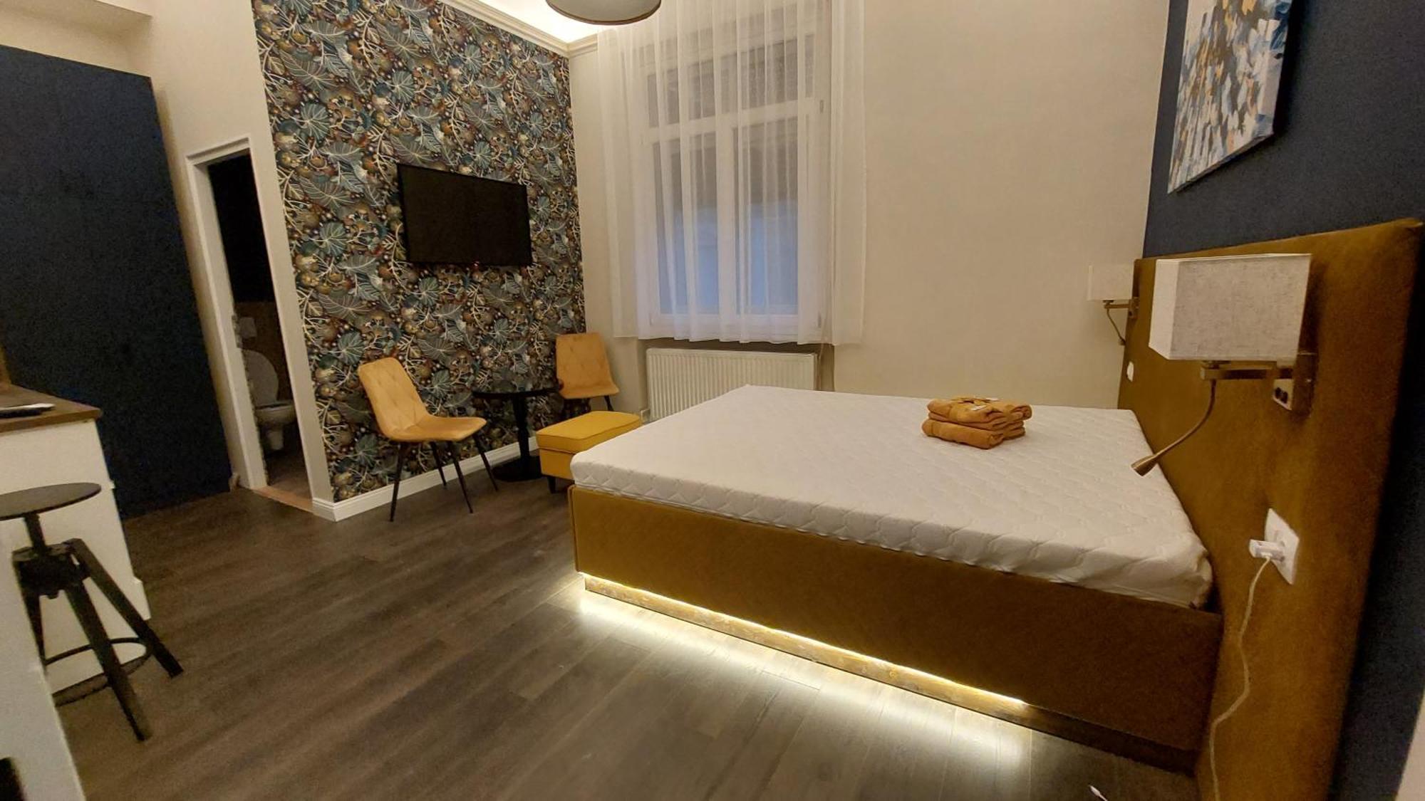 Glamour Apartman Дьюла Екстер'єр фото